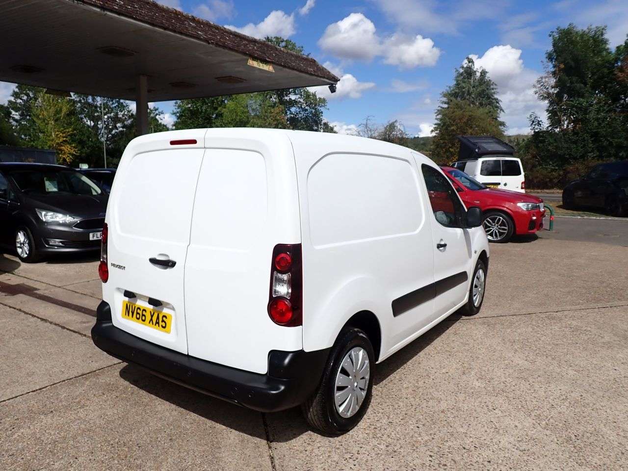 A 2017 PEUGEOT PARTNER 1.6 BlueHDi 854 Professional Panel Van 5dr Diesel Manual L1 (112 g/km, 100 A 2017 PEUGEOT PARTNER 1.6 BlueHDi 854 Professional Panel Van 5dr Diesel Manual L1 (112 g/km, 100