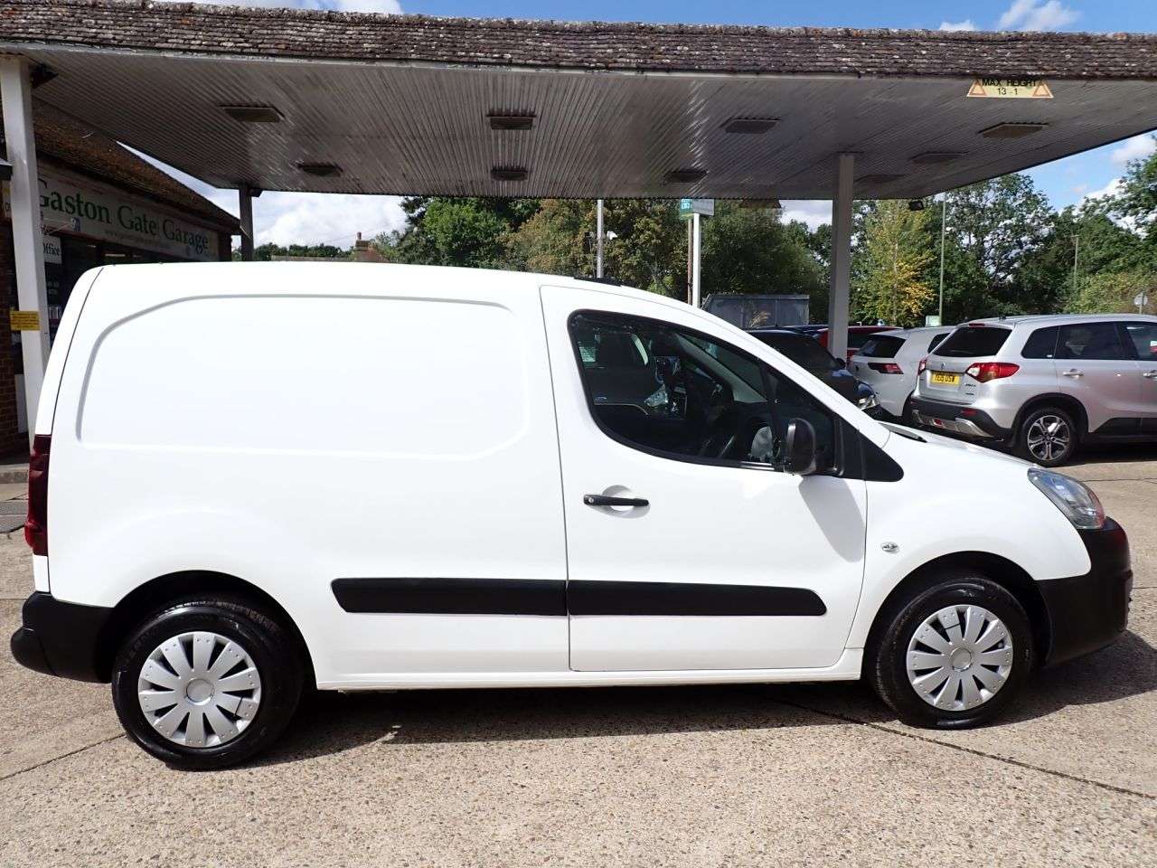 A 2017 PEUGEOT PARTNER 1.6 BlueHDi 854 Professional Panel Van 5dr Diesel Manual L1 (112 g/km, 100 A 2017 PEUGEOT PARTNER 1.6 BlueHDi 854 Professional Panel Van 5dr Diesel Manual L1 (112 g/km, 100
