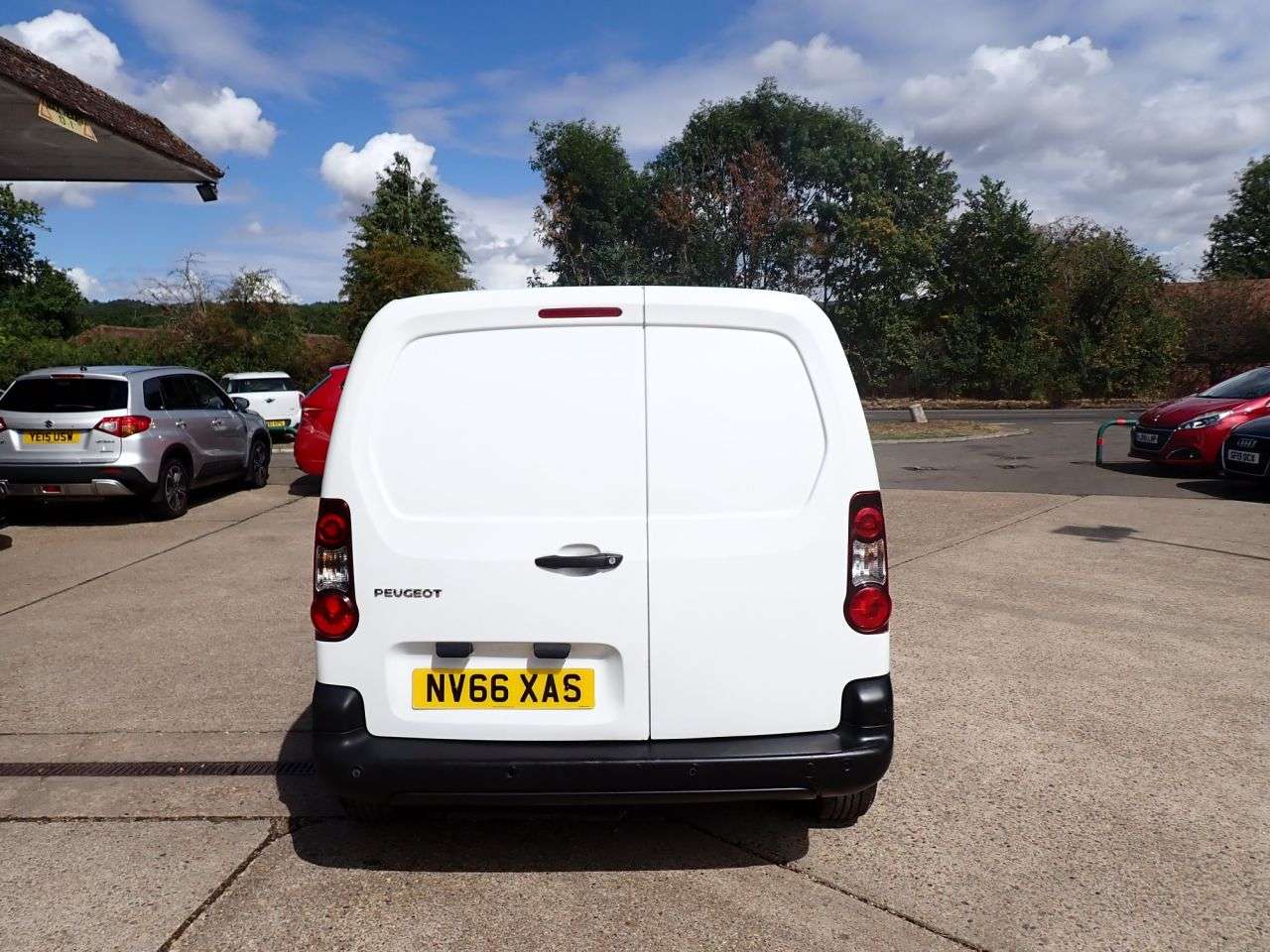A 2017 PEUGEOT PARTNER 1.6 BlueHDi 854 Professional Panel Van 5dr Diesel Manual L1 (112 g/km, 100 A 2017 PEUGEOT PARTNER 1.6 BlueHDi 854 Professional Panel Van 5dr Diesel Manual L1 (112 g/km, 100