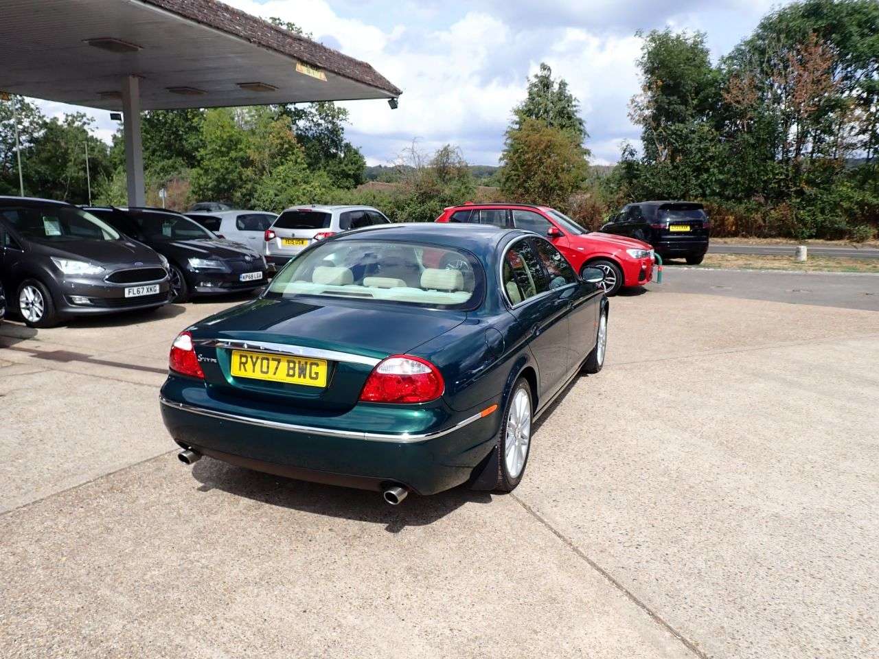 A 2007 JAGUAR S-TYPE 2.7D V6 SE Saloon 4dr Diesel Manual (179 g/km, 206 bhp) PARKING SENSORS, SU A 2007 JAGUAR S-TYPE 2.7D V6 SE Saloon 4dr Diesel Manual (179 g/km, 206 bhp) PARKING SENSORS, SU