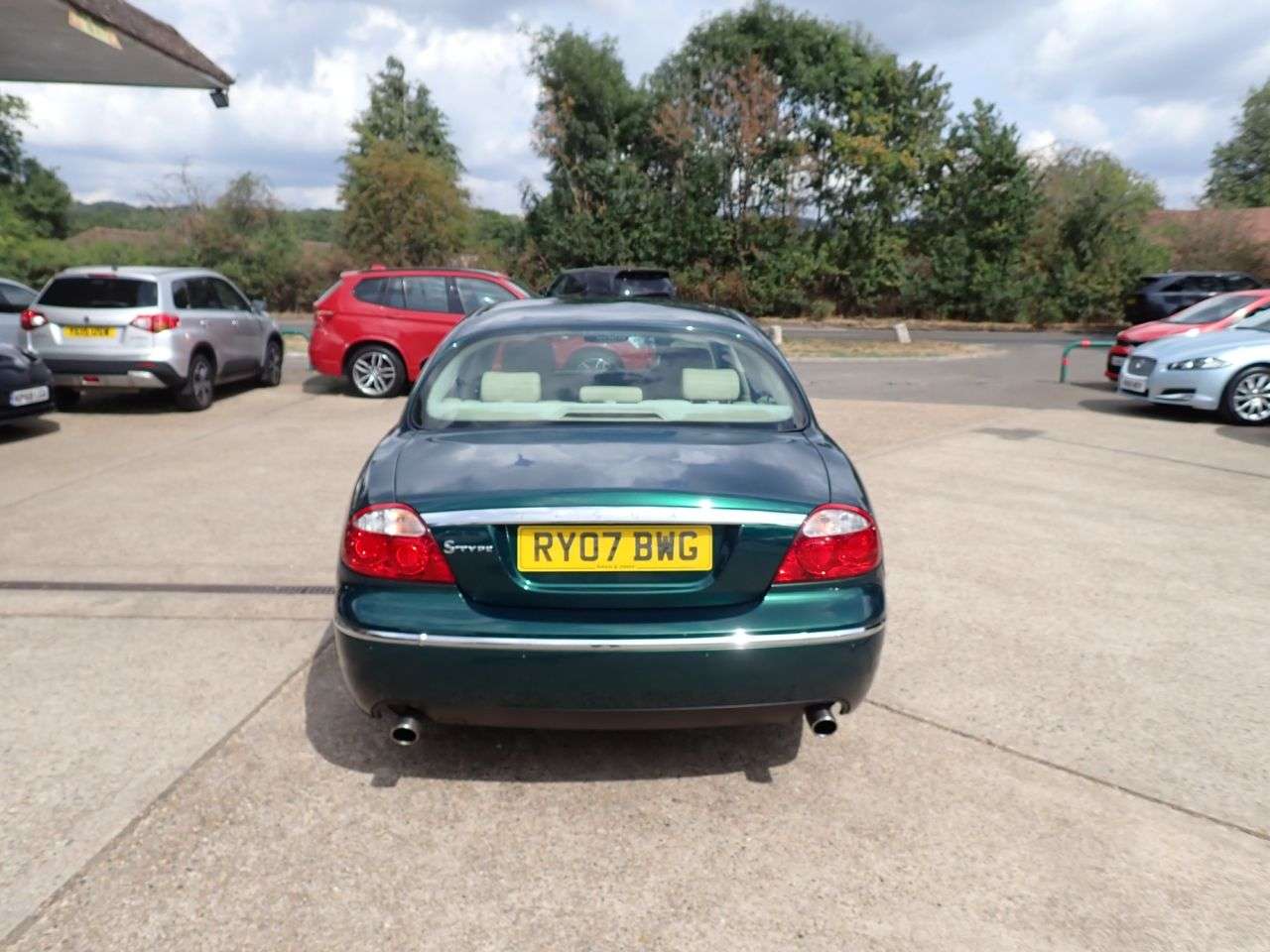 A 2007 JAGUAR S-TYPE 2.7D V6 SE Saloon 4dr Diesel Manual (179 g/km, 206 bhp) PARKING SENSORS, SU A 2007 JAGUAR S-TYPE 2.7D V6 SE Saloon 4dr Diesel Manual (179 g/km, 206 bhp) PARKING SENSORS, SU
