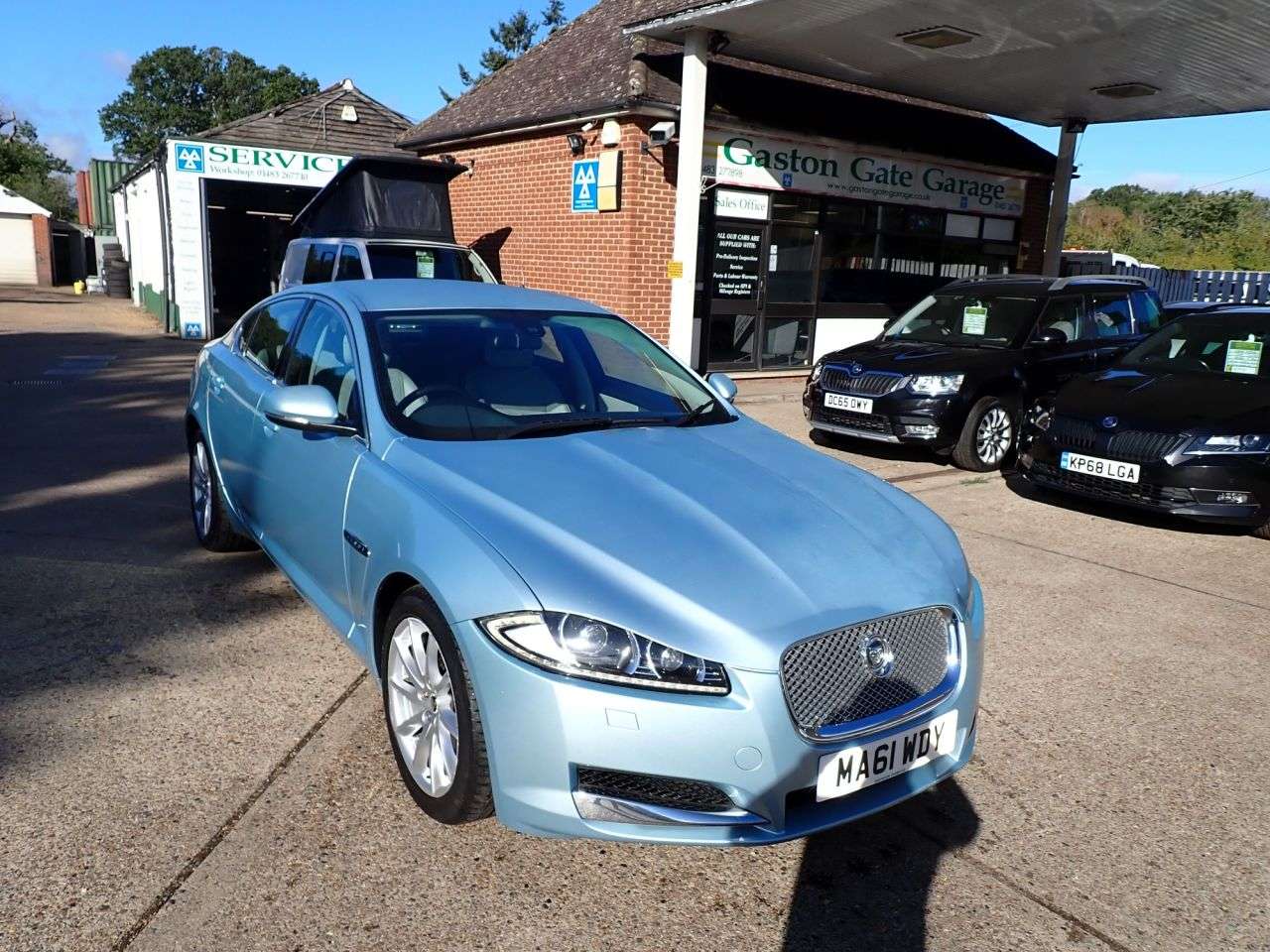 A 2011 JAGUAR XF 2.2d Luxury Saloon 4dr Diesel Auto Euro 5 (s/s) (190 ps) PARKING SENSORS, A A 2011 JAGUAR XF 2.2d Luxury Saloon 4dr Diesel Auto Euro 5 (s/s) (190 ps) PARKING SENSORS, A