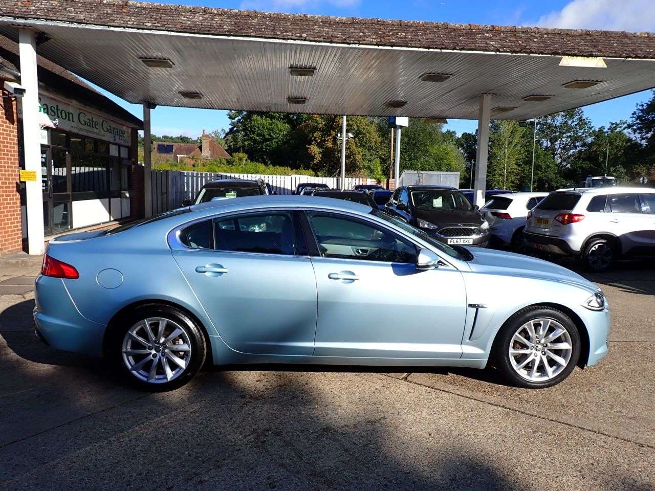 A 2011 JAGUAR XF 2.2d Luxury Saloon 4dr Diesel Auto Euro 5 (s/s) (190 ps) PARKING SENSORS, A A 2011 JAGUAR XF 2.2d Luxury Saloon 4dr Diesel Auto Euro 5 (s/s) (190 ps) PARKING SENSORS, A