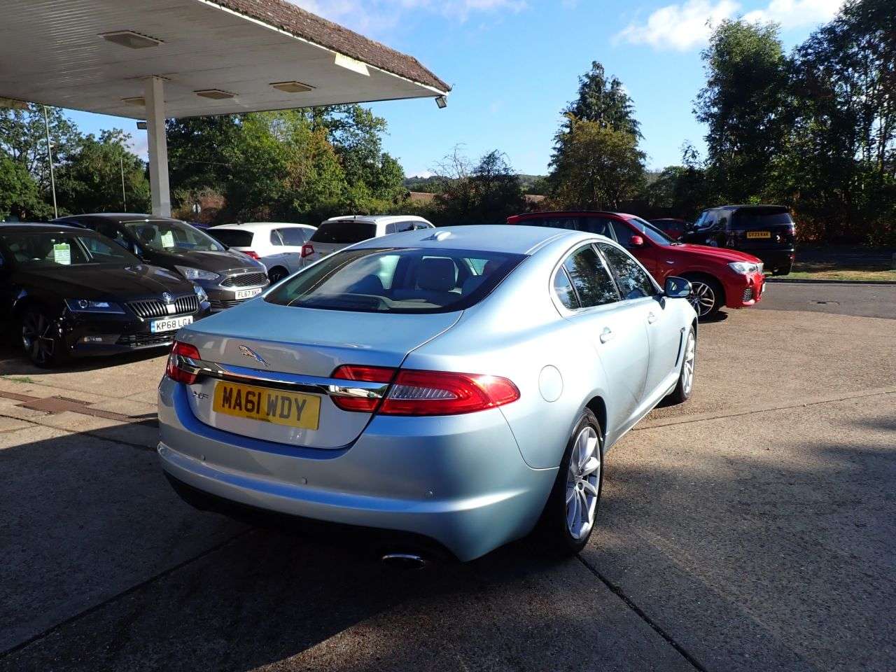 A 2011 JAGUAR XF 2.2d Luxury Saloon 4dr Diesel Auto Euro 5 (s/s) (190 ps) PARKING SENSORS, A A 2011 JAGUAR XF 2.2d Luxury Saloon 4dr Diesel Auto Euro 5 (s/s) (190 ps) PARKING SENSORS, A