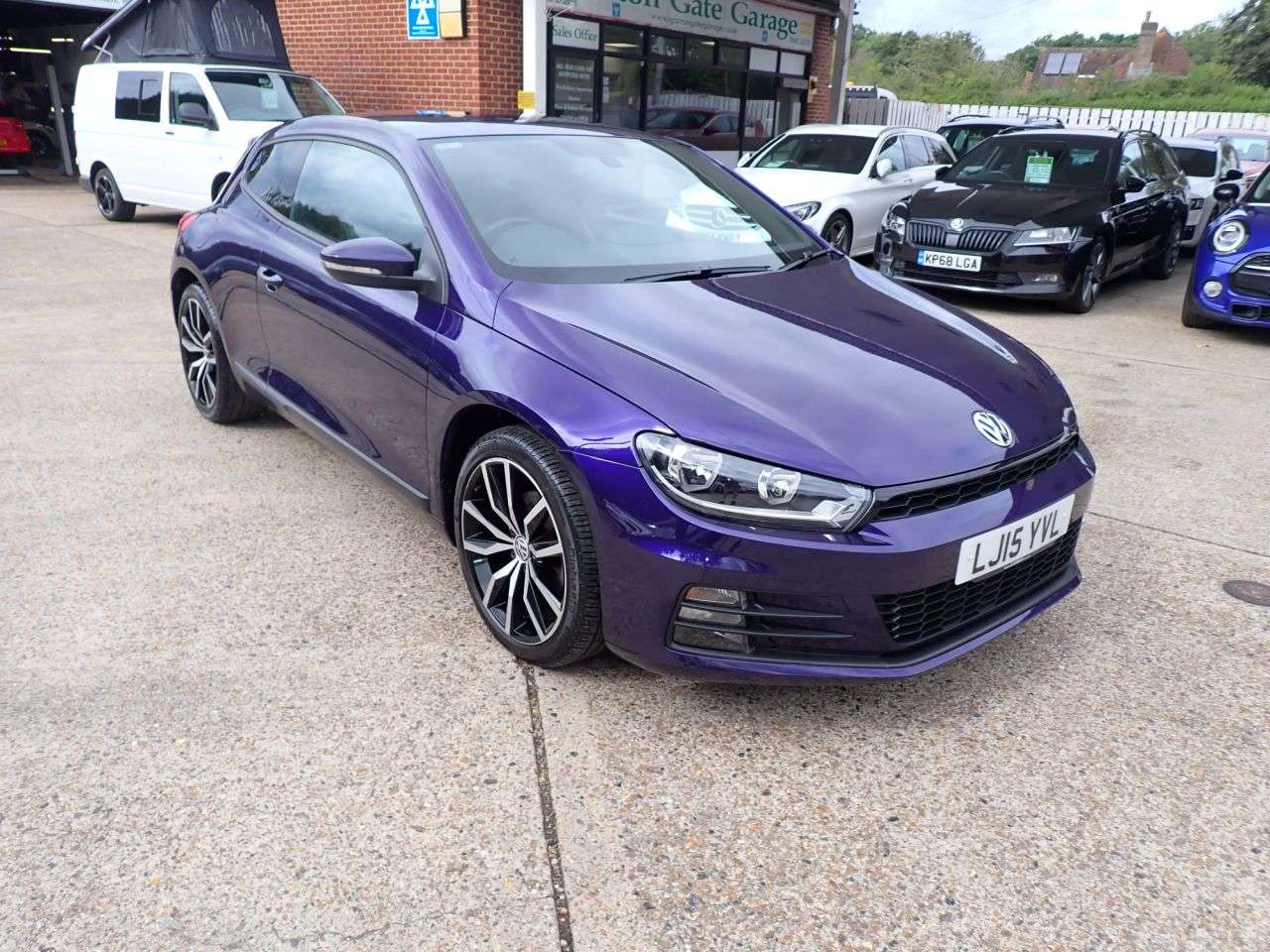 A 2015 VOLKSWAGEN SCIROCCO 2.0 TDI BlueMotion Tech GT Hatchback 3dr Diesel Manual Euro 6 (s/s) (150 ps A 2015 VOLKSWAGEN SCIROCCO 2.0 TDI BlueMotion Tech GT Hatchback 3dr Diesel Manual Euro 6 (s/s) (150 ps
