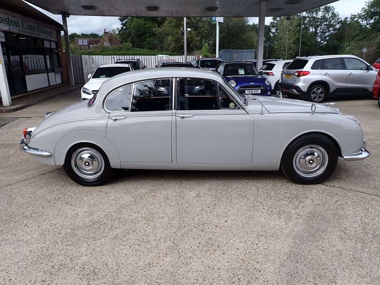 A 1968 JAGUAR MK II MARK 11 2.4 240 MANUAL OVERDRIVE OVERDRIVE,SENSIBLE MILES A 1968 JAGUAR MK II MARK 11 2.4 240 MANUAL OVERDRIVE OVERDRIVE,SENSIBLE MILES