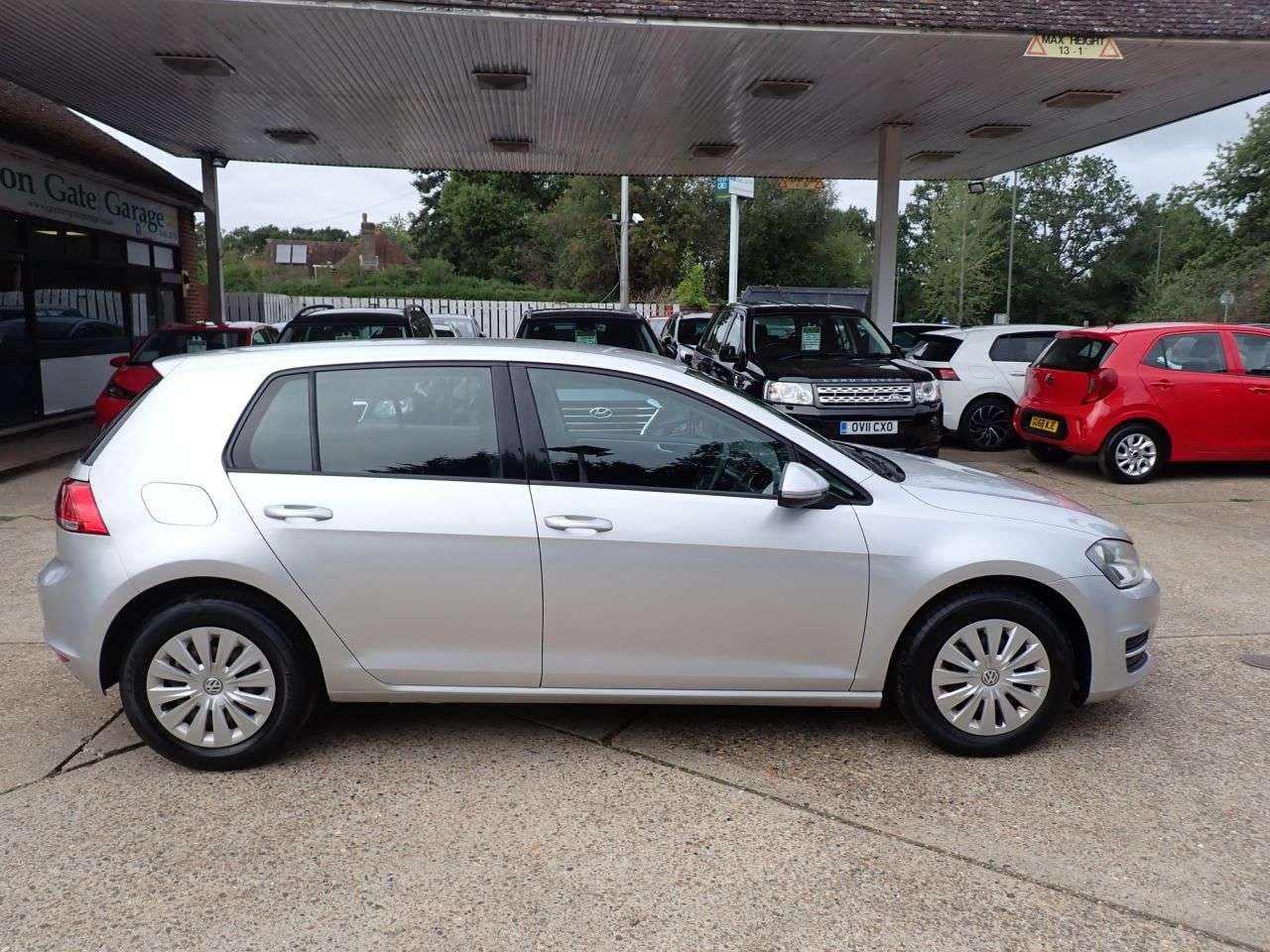 A 2014 VOLKSWAGEN GOLF 1.2 TSI BlueMotion Tech S Hatchback 5dr Petrol Manual Euro 5 (s/s) (85 ps) A 2014 VOLKSWAGEN GOLF 1.2 TSI BlueMotion Tech S Hatchback 5dr Petrol Manual Euro 5 (s/s) (85 ps)
