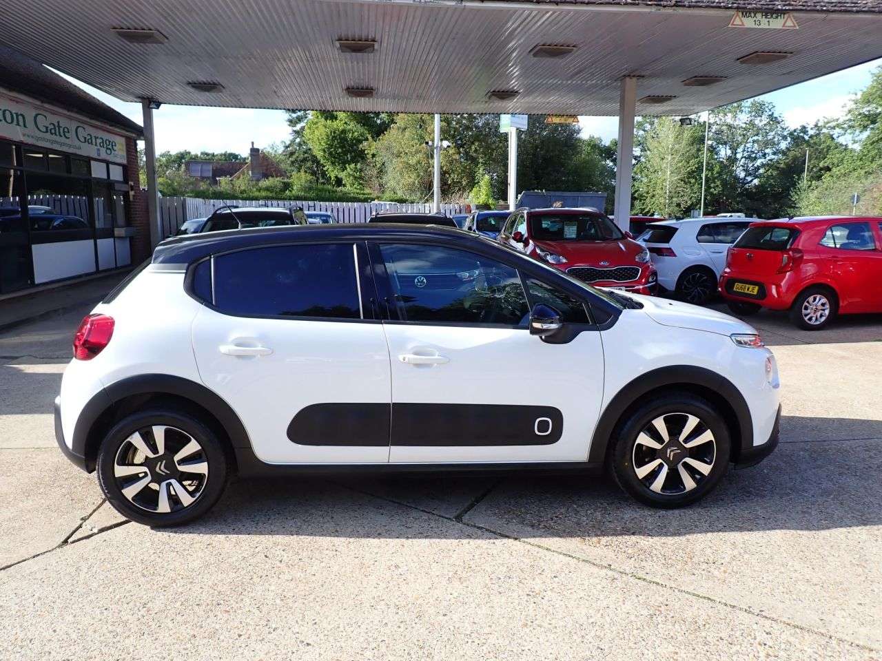 A 2018 CITROEN C3 1.2 PureTech Flair Hatchback 5dr Petrol Manual Euro 6 (82 ps) REVERSE CAMER A 2018 CITROEN C3 1.2 PureTech Flair Hatchback 5dr Petrol Manual Euro 6 (82 ps) REVERSE CAMER