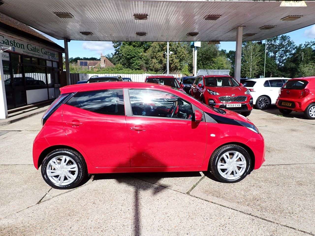 A 2014 TOYOTA AYGO 1.0 VVT-i x-pression Hatchback 5dr Petrol Manual Euro 5 Euro 5 (68 ps) REVE A 2014 TOYOTA AYGO 1.0 VVT-i x-pression Hatchback 5dr Petrol Manual Euro 5 Euro 5 (68 ps) REVE