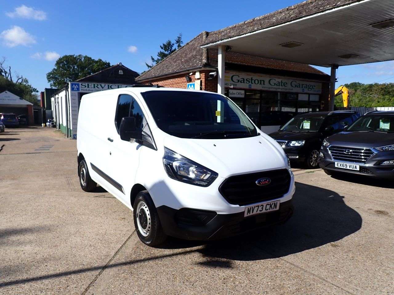 A 2023 FORD TRANSIT CUSTOM 2.0 300 EcoBlue Leader Panel Van 5dr Diesel Manual L1 H1 Euro 6 (s/s) (130 A 2023 FORD TRANSIT CUSTOM 2.0 300 EcoBlue Leader Panel Van 5dr Diesel Manual L1 H1 Euro 6 (s/s) (130