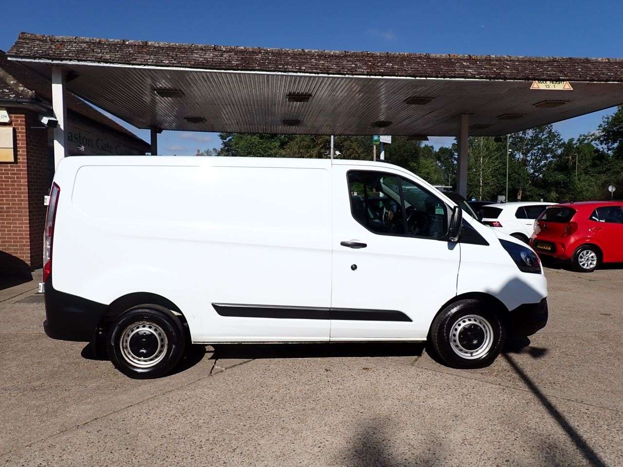 A 2023 FORD TRANSIT CUSTOM 2.0 300 EcoBlue Leader Panel Van 5dr Diesel Manual L1 H1 Euro 6 (s/s) (130 A 2023 FORD TRANSIT CUSTOM 2.0 300 EcoBlue Leader Panel Van 5dr Diesel Manual L1 H1 Euro 6 (s/s) (130