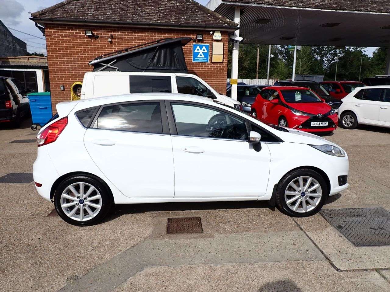 A 2015 FORD FIESTA 1.0T EcoBoost Titanium Hatchback 5dr Petrol Manual Euro 6 (s/s) (100 ps) NE A 2015 FORD FIESTA 1.0T EcoBoost Titanium Hatchback 5dr Petrol Manual Euro 6 (s/s) (100 ps) NE