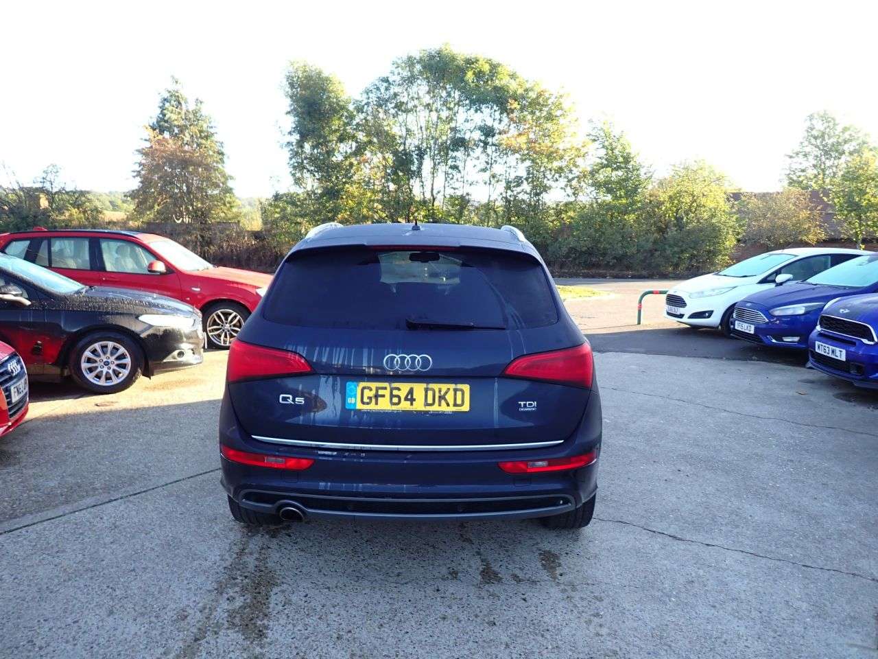A 2014 AUDI Q5 2.0 TDI S line Plus SUV 5dr Diesel Manual quattro Euro 5 (s/s) (177 ps) HEA A 2014 AUDI Q5 2.0 TDI S line Plus SUV 5dr Diesel Manual quattro Euro 5 (s/s) (177 ps) HEA