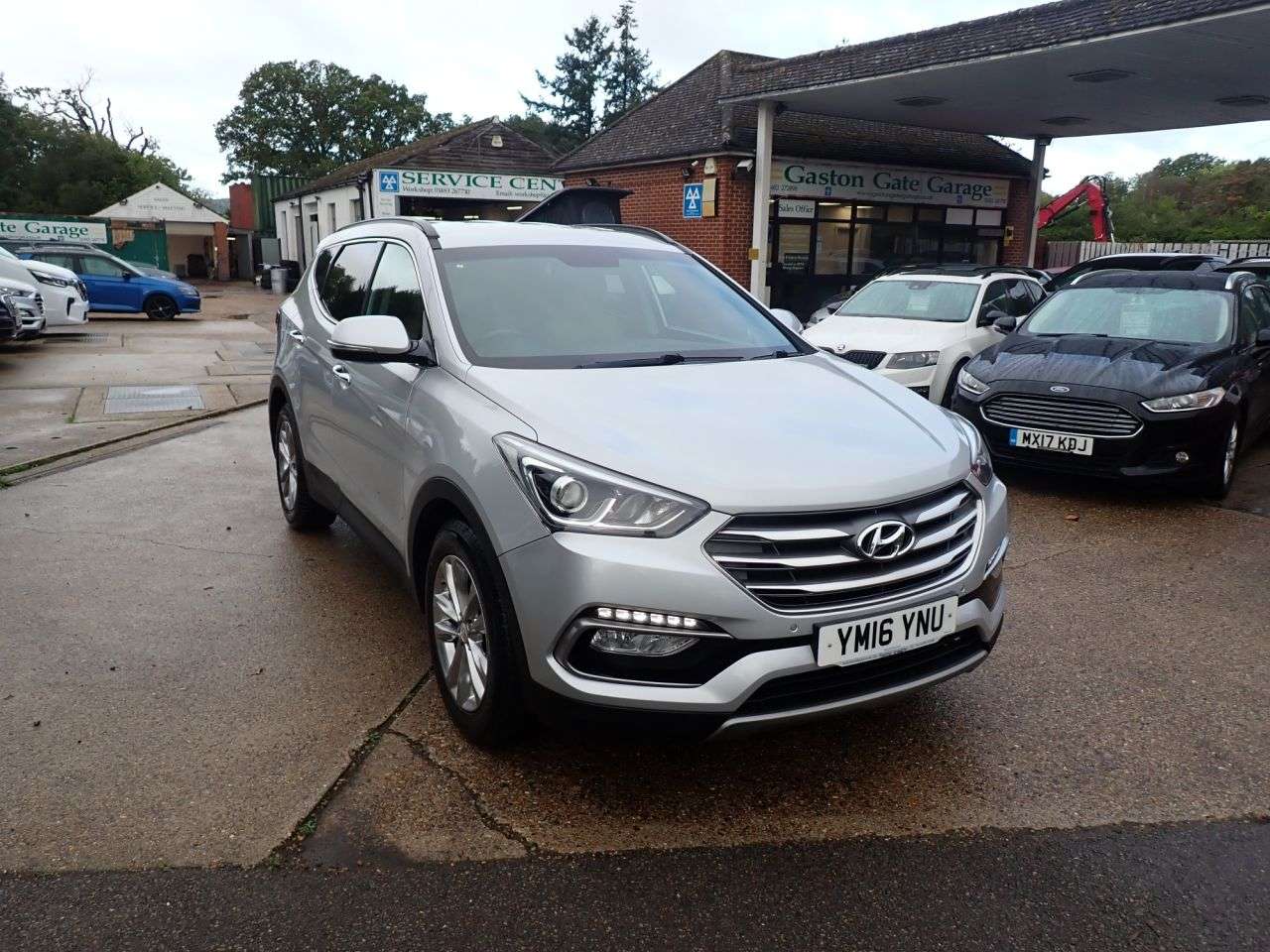 A 2016 HYUNDAI SANTA FE 2.2 CRDi Blue Drive Premium SUV 5dr Diesel Auto 4WD Euro 6 (s/s) (200 ps) R A 2016 HYUNDAI SANTA FE 2.2 CRDi Blue Drive Premium SUV 5dr Diesel Auto 4WD Euro 6 (s/s) (200 ps) R