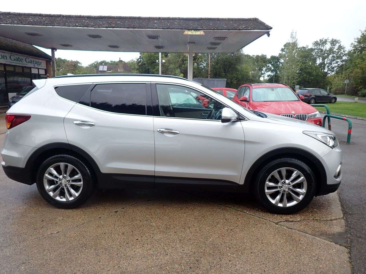 A 2016 HYUNDAI SANTA FE 2.2 CRDi Blue Drive Premium SUV 5dr Diesel Auto 4WD Euro 6 (s/s) (200 ps) R A 2016 HYUNDAI SANTA FE 2.2 CRDi Blue Drive Premium SUV 5dr Diesel Auto 4WD Euro 6 (s/s) (200 ps) R