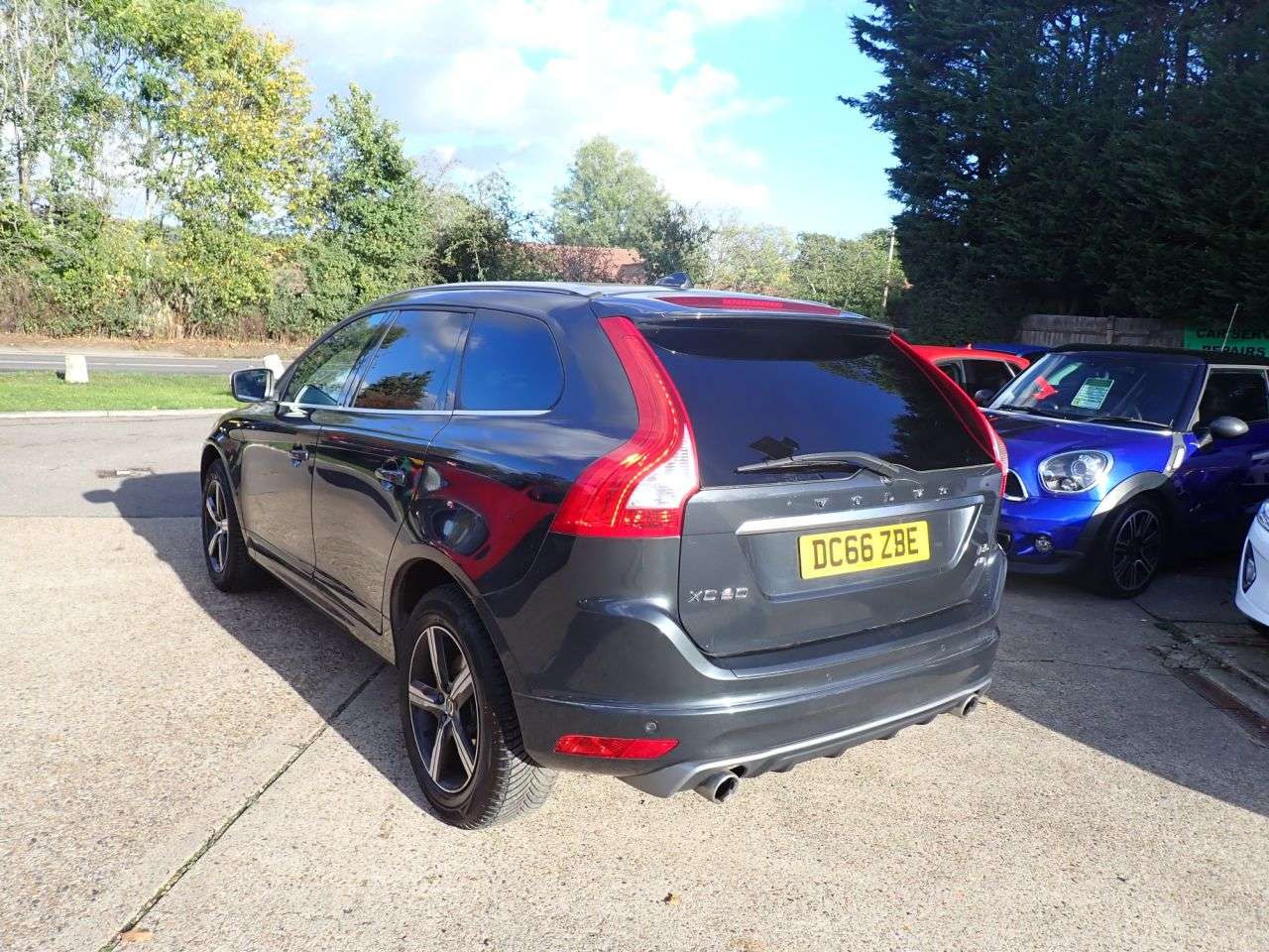 A 2017 VOLVO XC60 2.4 D5 R-Design Lux Nav SUV 5dr Diesel Auto AWD Euro 6 (s/s) (220 ps) FULL A 2017 VOLVO XC60 2.4 D5 R-Design Lux Nav SUV 5dr Diesel Auto AWD Euro 6 (s/s) (220 ps) FULL