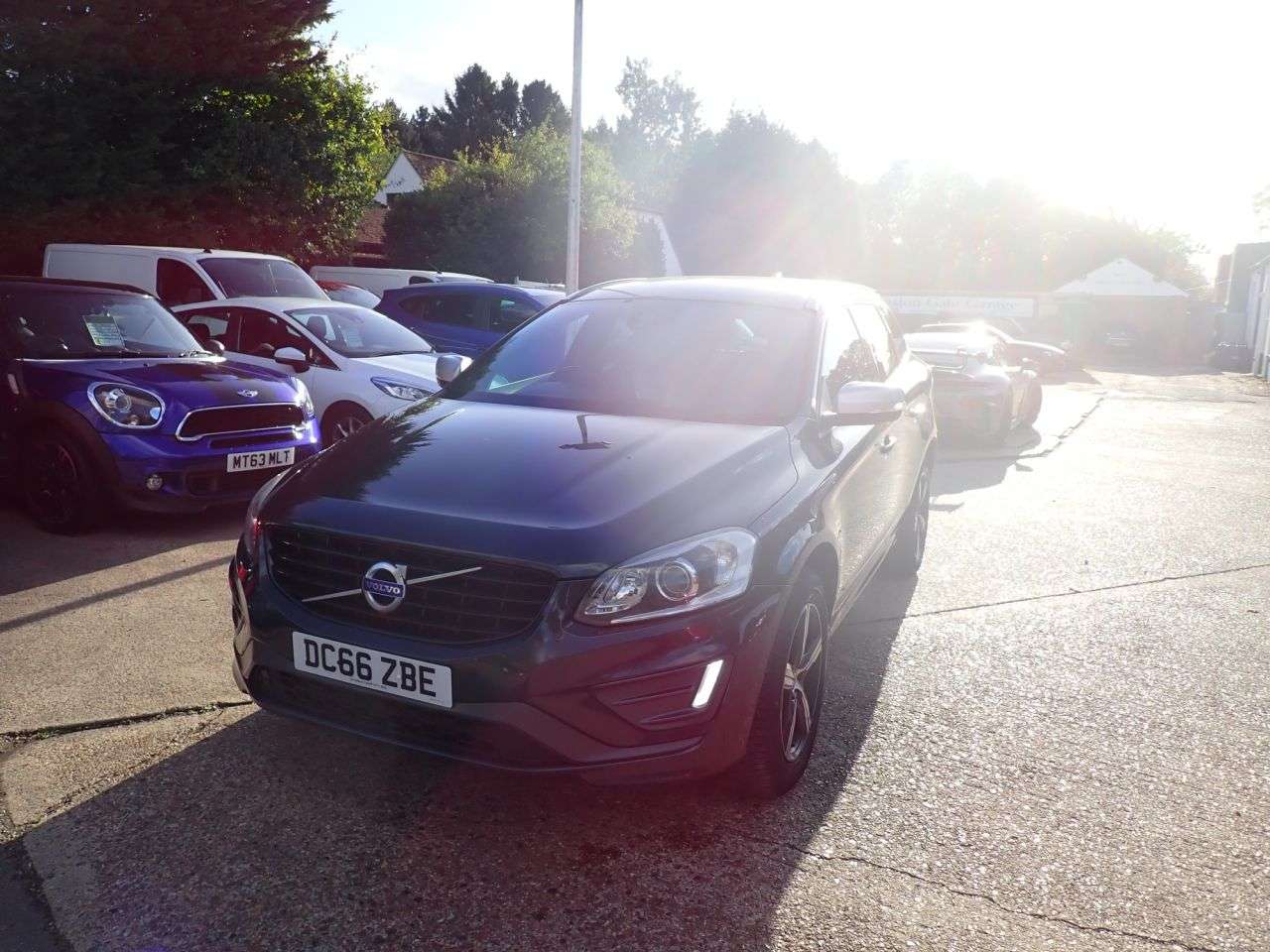 A 2017 VOLVO XC60 2.4 D5 R-Design Lux Nav SUV 5dr Diesel Auto AWD Euro 6 (s/s) (220 ps) FULL A 2017 VOLVO XC60 2.4 D5 R-Design Lux Nav SUV 5dr Diesel Auto AWD Euro 6 (s/s) (220 ps) FULL
