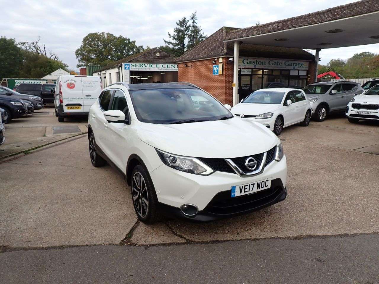 A 2017 NISSAN QASHQAI 1.6 dCi Tekna SUV 5dr Diesel Manual 4WD Euro 6 (s/s) (130 ps) 360 CAMERA, H A 2017 NISSAN QASHQAI 1.6 dCi Tekna SUV 5dr Diesel Manual 4WD Euro 6 (s/s) (130 ps) 360 CAMERA, H