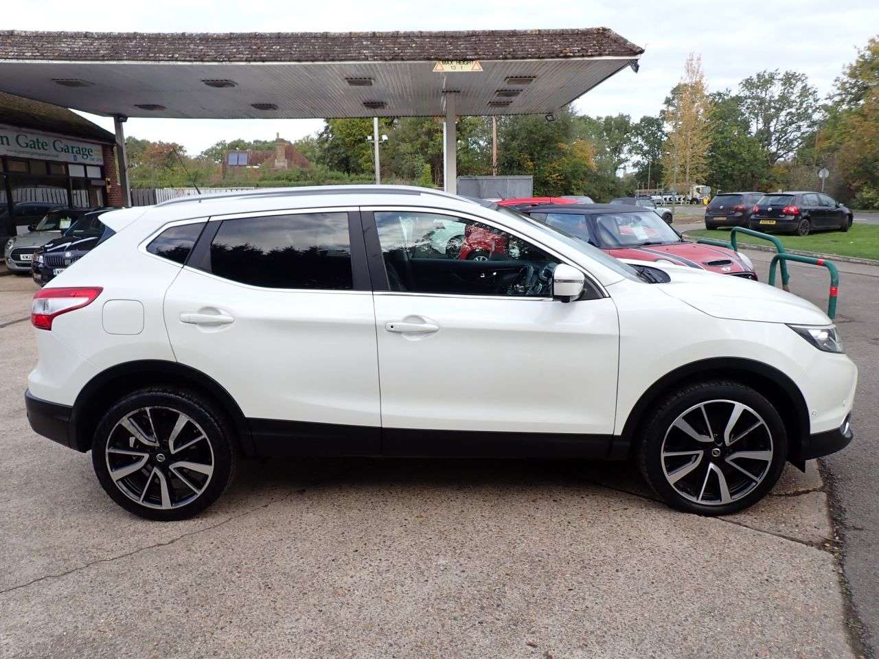A 2017 NISSAN QASHQAI 1.6 dCi Tekna SUV 5dr Diesel Manual 4WD Euro 6 (s/s) (130 ps) 360 CAMERA, H A 2017 NISSAN QASHQAI 1.6 dCi Tekna SUV 5dr Diesel Manual 4WD Euro 6 (s/s) (130 ps) 360 CAMERA, H