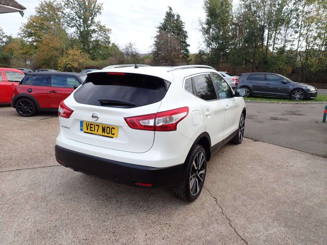 A 2017 NISSAN QASHQAI 1.6 dCi Tekna SUV 5dr Diesel Manual 4WD Euro 6 (s/s) (130 ps) 360 CAMERA, H A 2017 NISSAN QASHQAI 1.6 dCi Tekna SUV 5dr Diesel Manual 4WD Euro 6 (s/s) (130 ps) 360 CAMERA, H