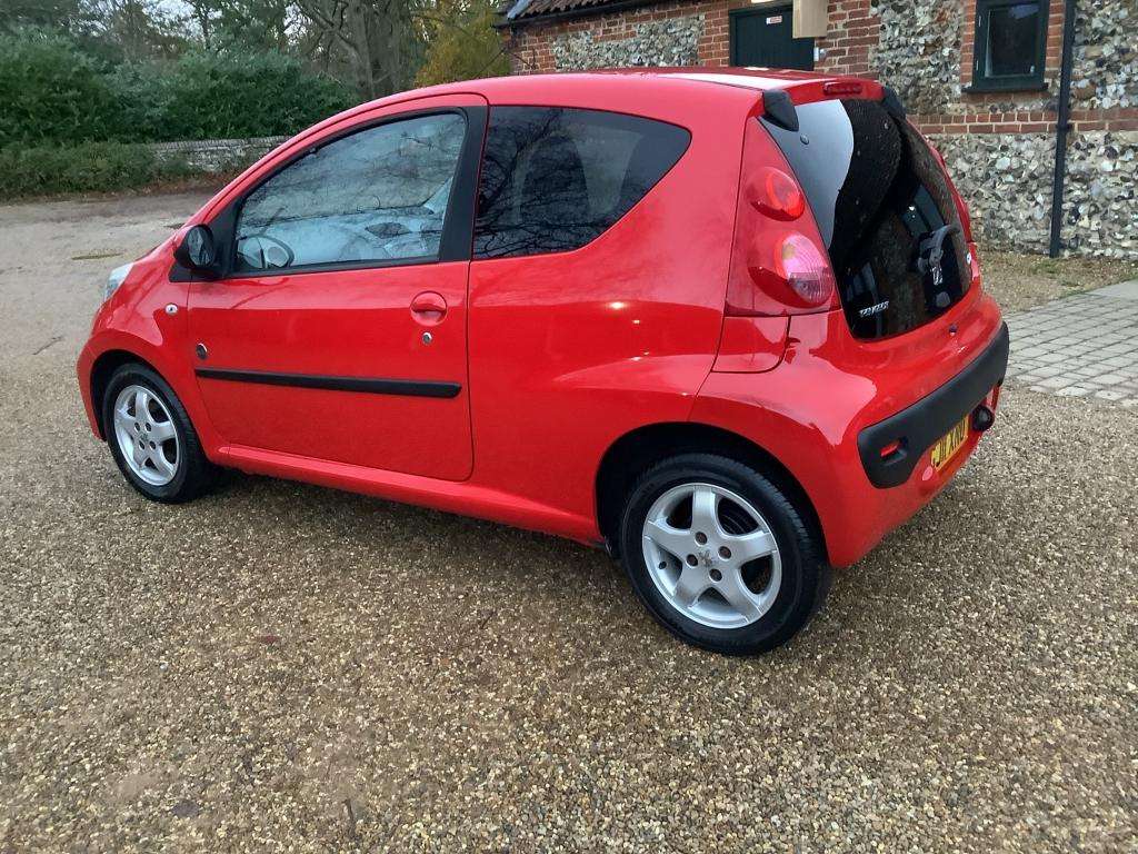 2011 PEUGEOT 107 2011 PEUGEOT 107