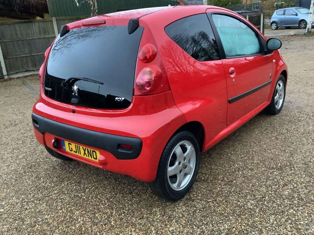 2011 PEUGEOT 107 2011 PEUGEOT 107