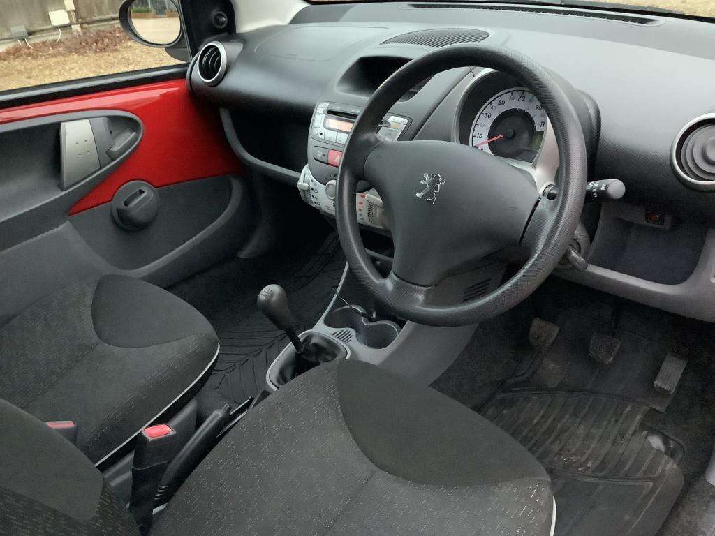 2011 PEUGEOT 107 2011 PEUGEOT 107