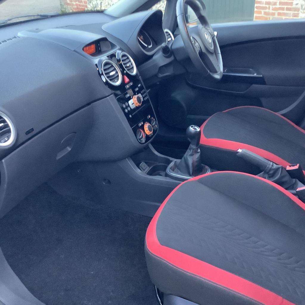 A 2014 VAUXHALL CORSA Sri A 2014 VAUXHALL CORSA Sri