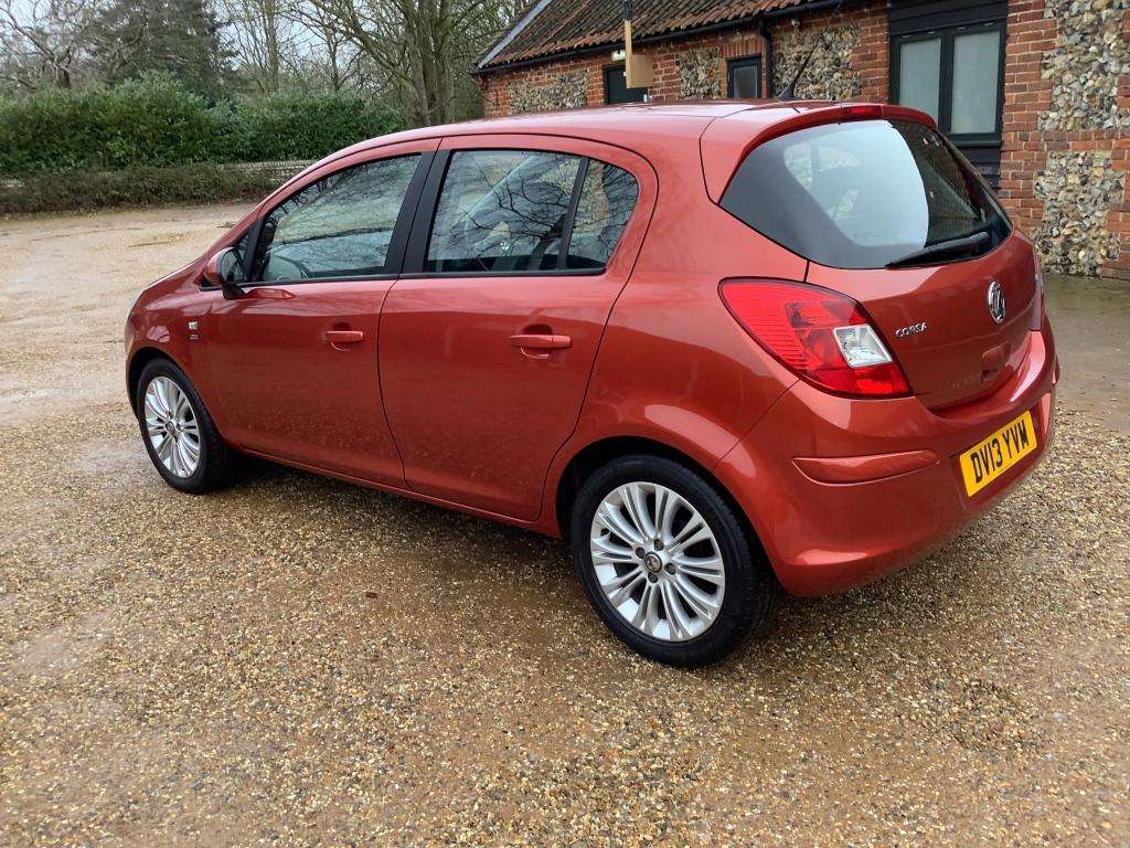 A 2013 VAUXHALL CORSA Se A 2013 VAUXHALL CORSA Se
