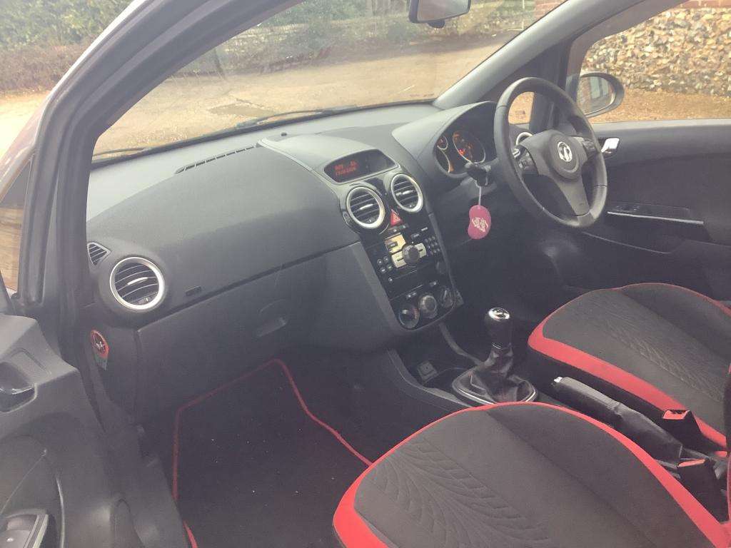 A 2012 VAUXHALL CORSA Sri A 2012 VAUXHALL CORSA Sri
