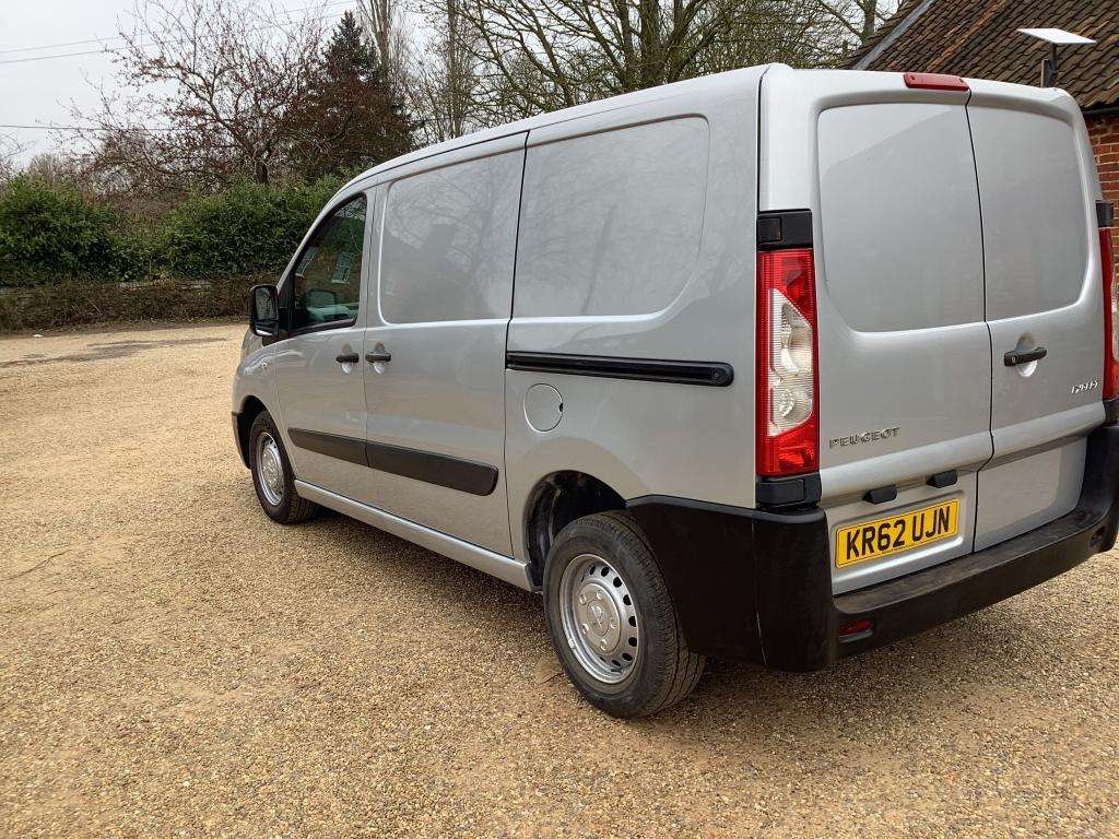 A 2013 PEUGEOT EXPERT HDI 1000 L1H1 PROFESSIONAL P/V A 2013 PEUGEOT EXPERT HDI 1000 L1H1 PROFESSIONAL P/V