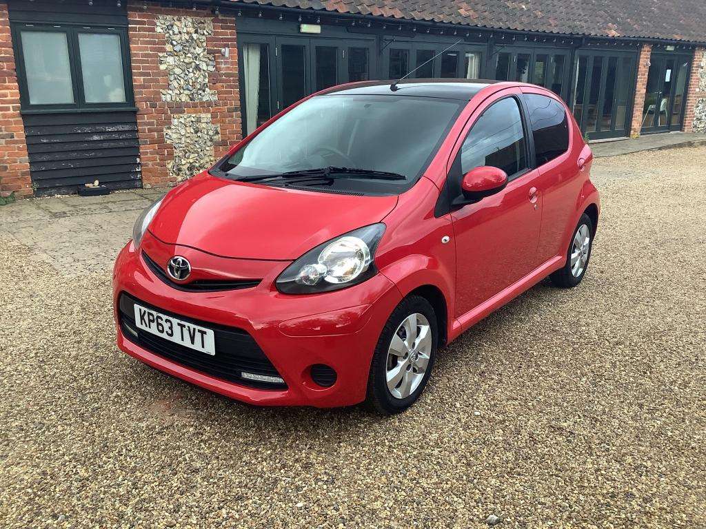 A 2013 TOYOTA AYGO Move With Style Vvt-i A 2013 TOYOTA AYGO Move With Style Vvt-i