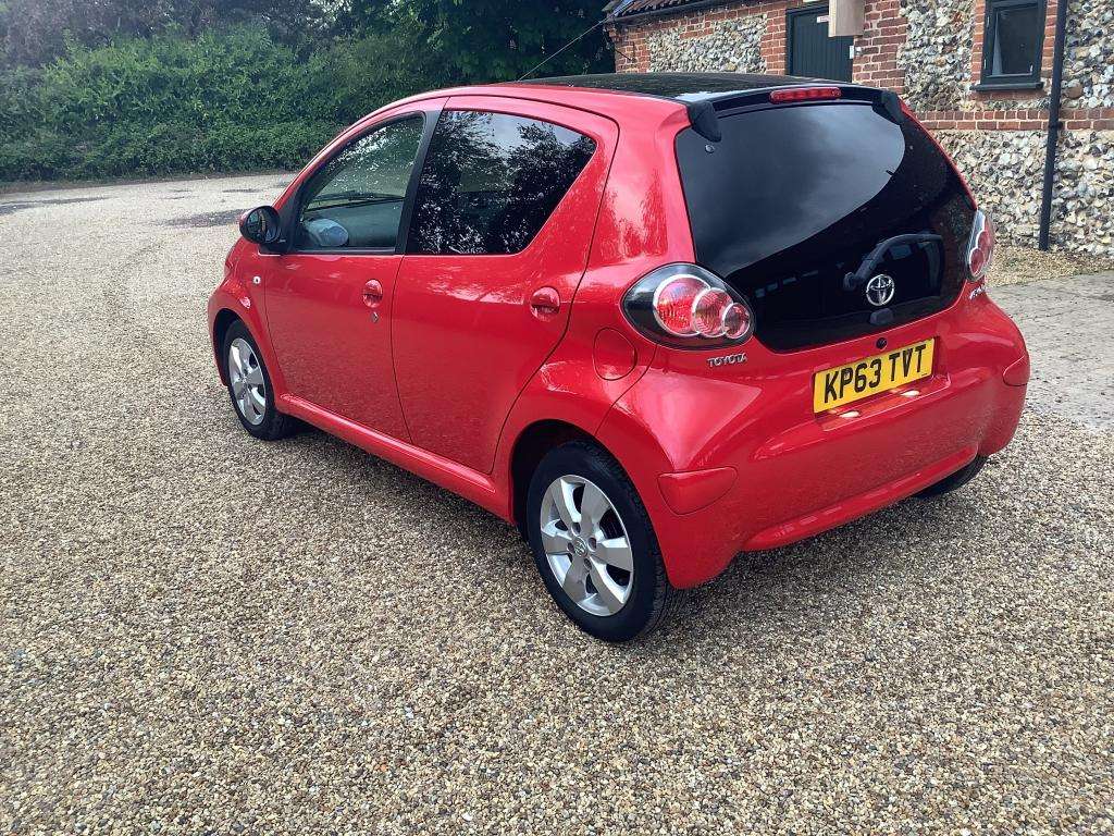 A 2013 TOYOTA AYGO Move With Style Vvt-i A 2013 TOYOTA AYGO Move With Style Vvt-i