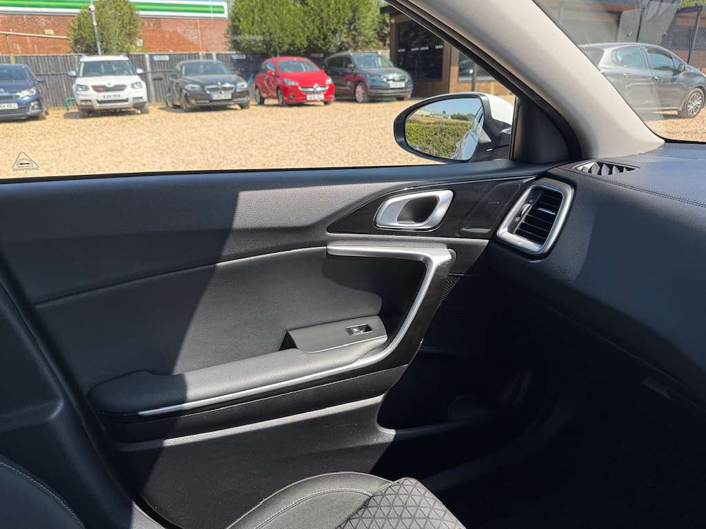 2021 KIA CEED 2021 KIA CEED