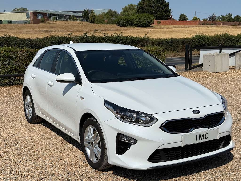 A 2021 KIA CEED 1.6 CRDi MHEV 2 Hatchback 5dr Diesel Hybrid Manual A 2021 KIA CEED 1.6 CRDi MHEV 2 Hatchback 5dr Diesel Hybrid Manual