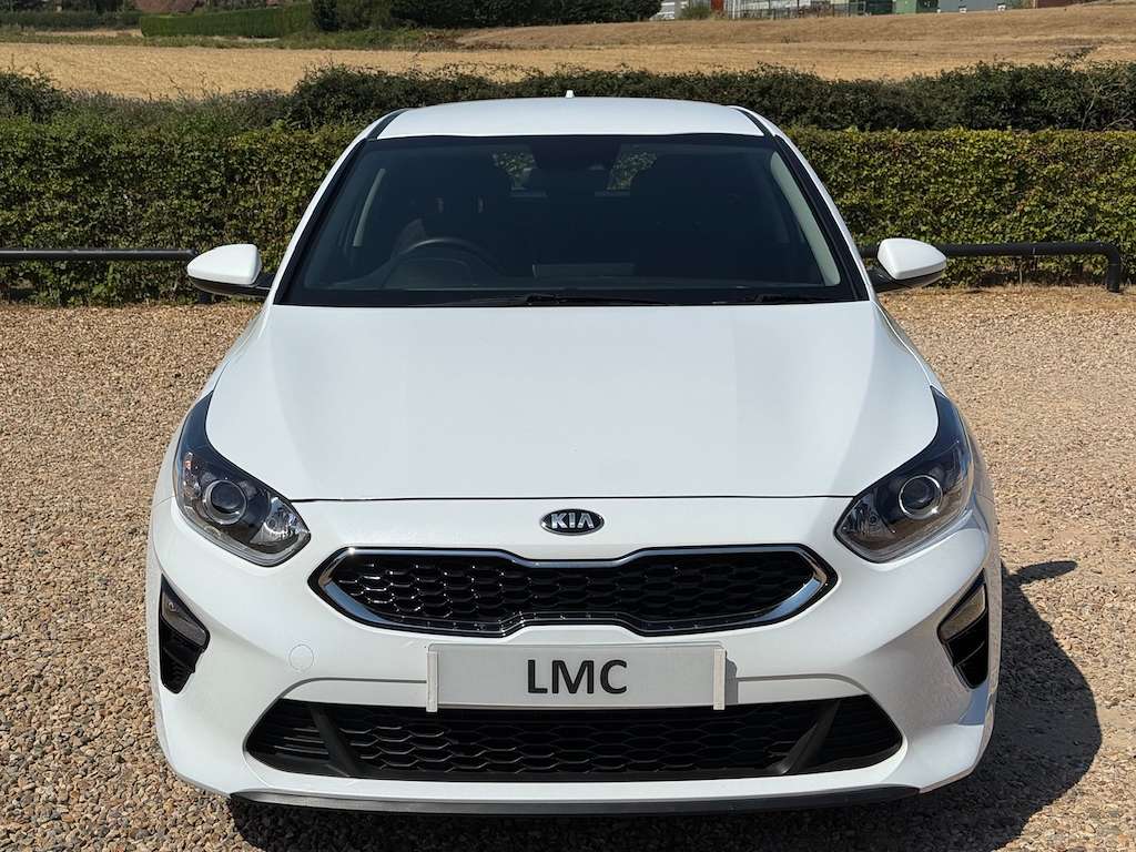 A 2021 KIA CEED 1.6 CRDi MHEV 2 Hatchback 5dr Diesel Hybrid Manual A 2021 KIA CEED 1.6 CRDi MHEV 2 Hatchback 5dr Diesel Hybrid Manual