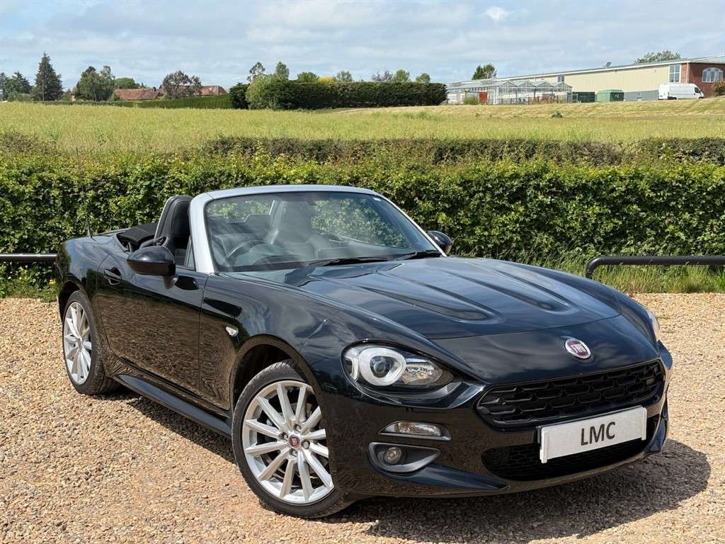 A 2018 FIAT 124 SPIDER 1.4 MultiAir Lusso Convertible 2dr Petrol Euro 6 ( A 2018 FIAT 124 SPIDER 1.4 MultiAir Lusso Convertible 2dr Petrol Euro 6 (