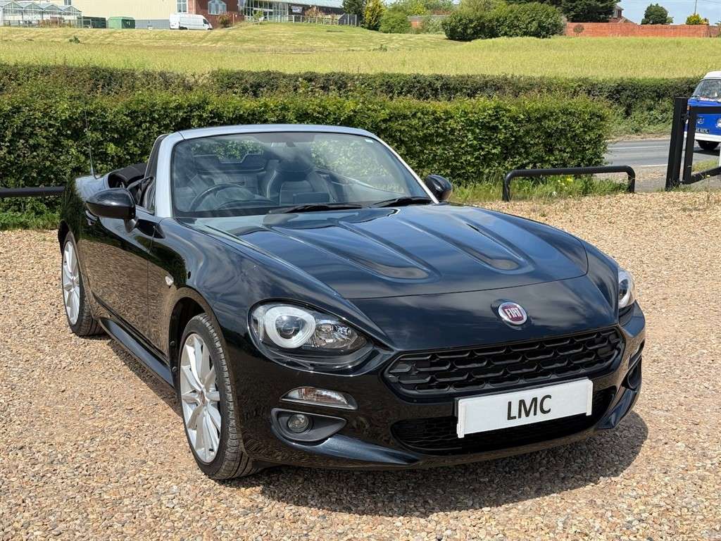 A 2018 FIAT 124 SPIDER 1.4 MultiAir Lusso Convertible 2dr Petrol Euro 6 ( A 2018 FIAT 124 SPIDER 1.4 MultiAir Lusso Convertible 2dr Petrol Euro 6 (
