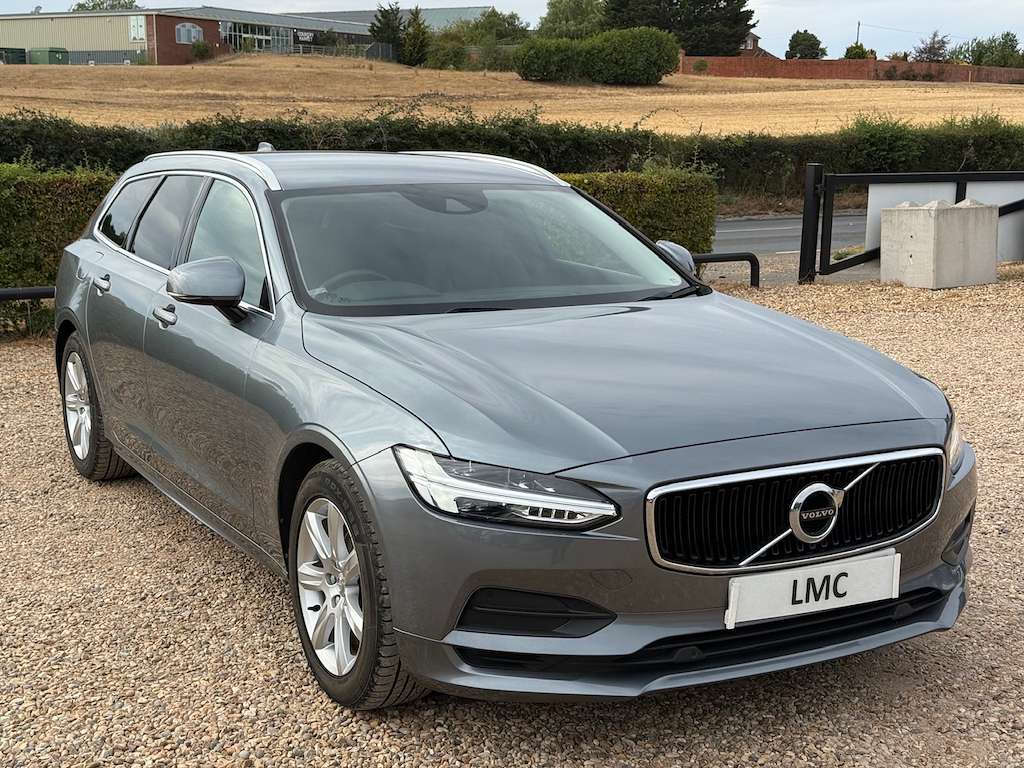 A 2018 VOLVO V90 2.0 D4 Momentum Estate 5dr Diesel Auto Euro 6 (s/s A 2018 VOLVO V90 2.0 D4 Momentum Estate 5dr Diesel Auto Euro 6 (s/s