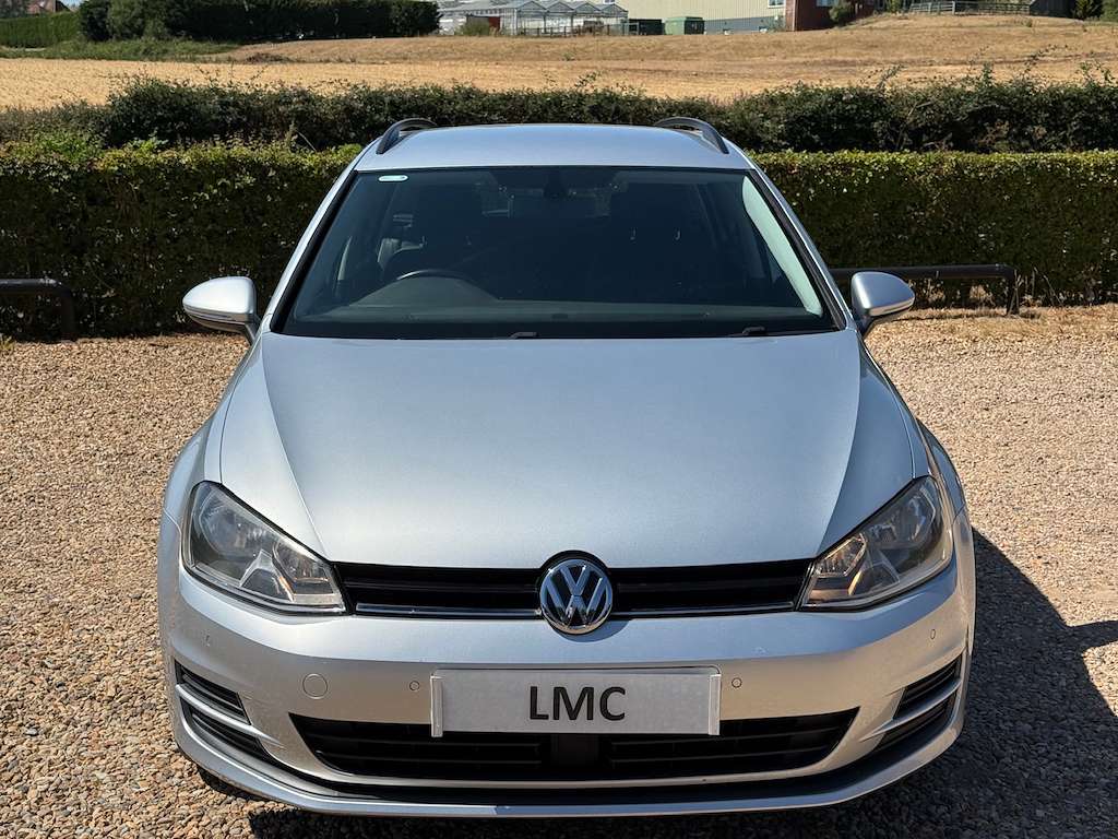 A 2016 VOLKSWAGEN GOLF 1.6 TDI BlueMotion Tech SE Estate 5dr Diesel DSG E A 2016 VOLKSWAGEN GOLF 1.6 TDI BlueMotion Tech SE Estate 5dr Diesel DSG E