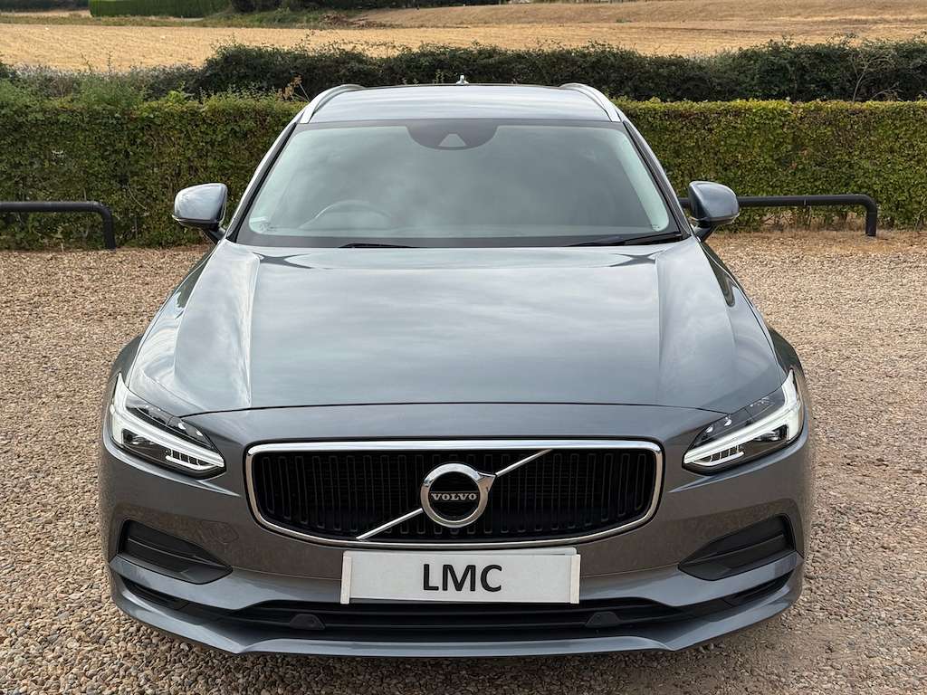 A 2018 VOLVO V90 2.0 D4 Momentum Estate 5dr Diesel Auto Euro 6 (s/s A 2018 VOLVO V90 2.0 D4 Momentum Estate 5dr Diesel Auto Euro 6 (s/s