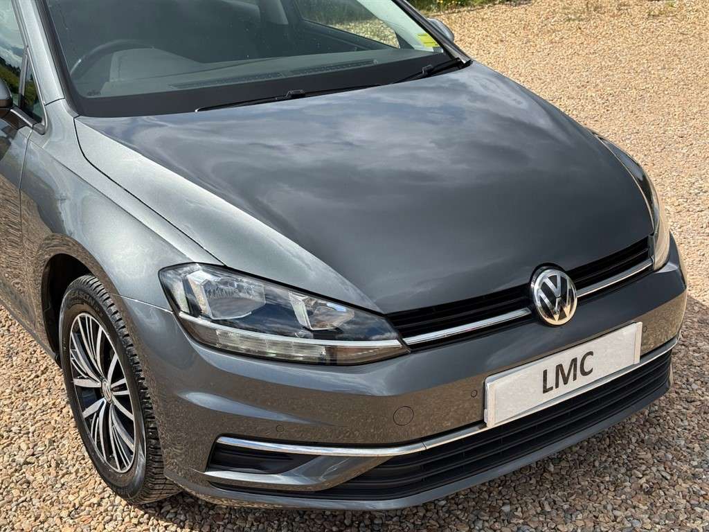 A 2018 VOLKSWAGEN GOLF 1.5 TSI EVO SE Nav Estate 5dr Petrol DSG Euro 6 (s A 2018 VOLKSWAGEN GOLF 1.5 TSI EVO SE Nav Estate 5dr Petrol DSG Euro 6 (s