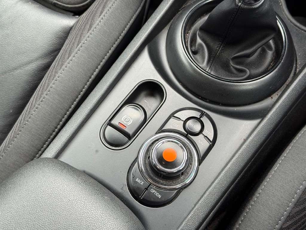 2018 MINI CLUBMAN 2018 MINI CLUBMAN
