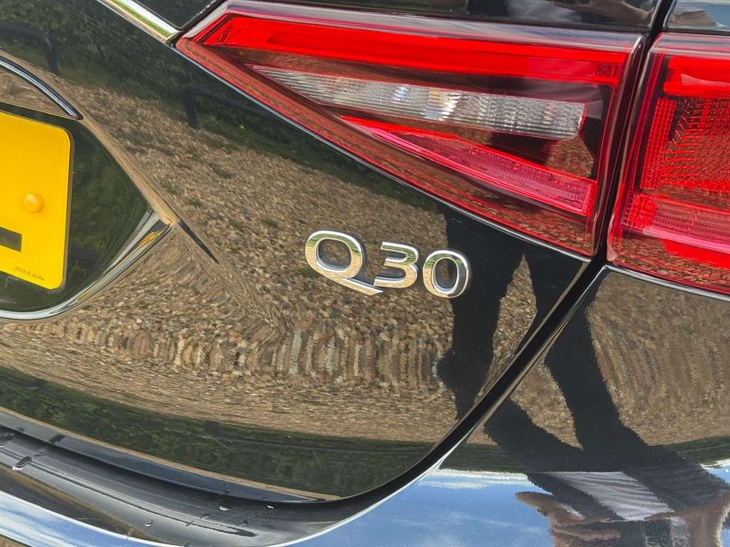 2018 INFINITI Q30 2018 INFINITI Q30