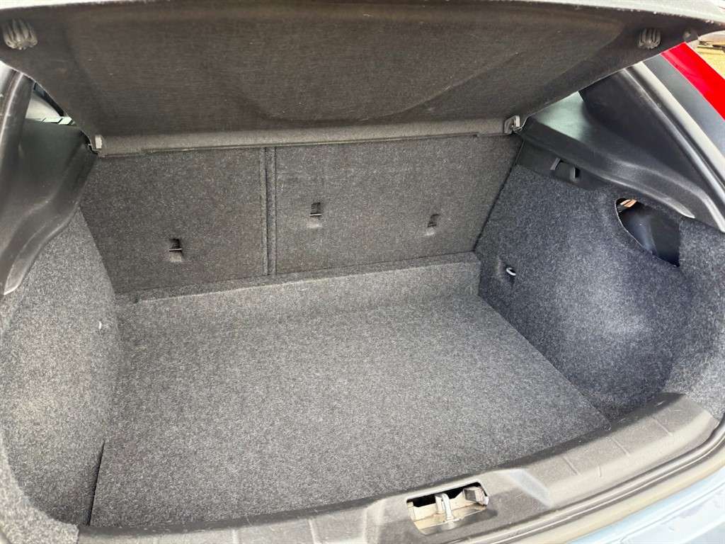 2017 VOLVO V40 2017 VOLVO V40