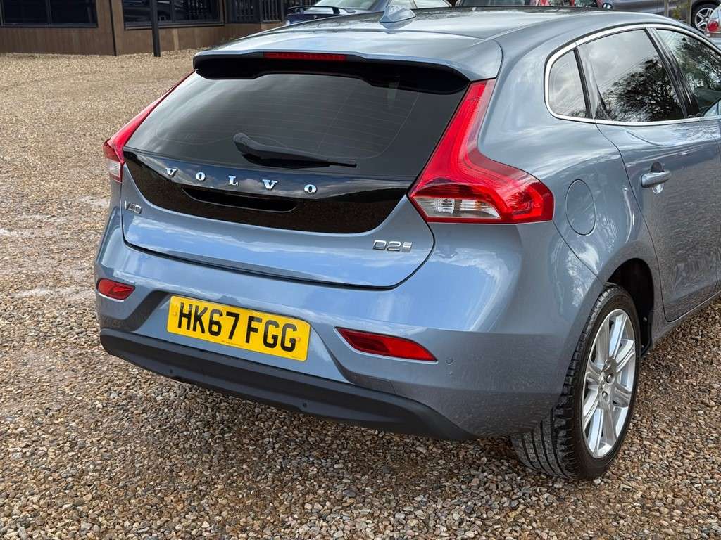 2017 VOLVO V40 2017 VOLVO V40