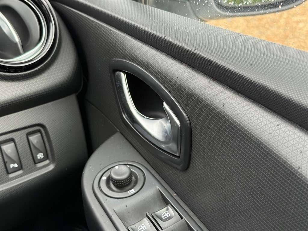 2015 RENAULT CLIO 2015 RENAULT CLIO