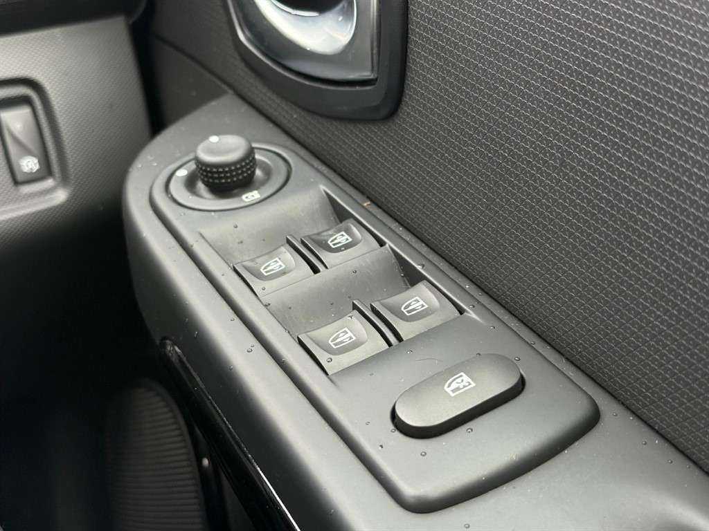 2015 RENAULT CLIO 2015 RENAULT CLIO