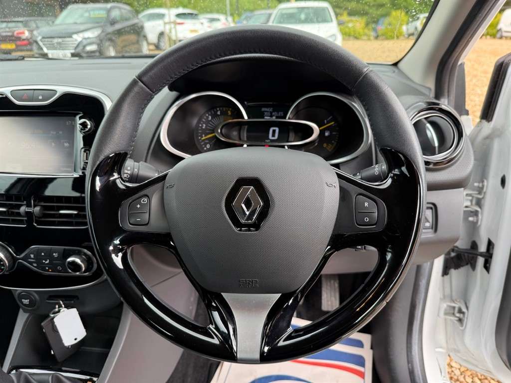 2015 RENAULT CLIO 2015 RENAULT CLIO