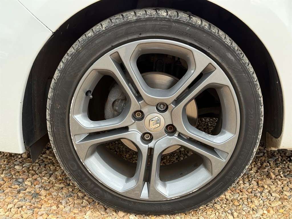 2015 RENAULT CLIO 2015 RENAULT CLIO